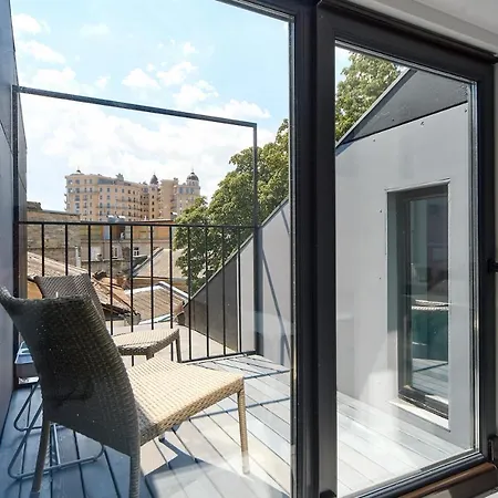 White Door Mansard Heart Of 2 * Οδησσός