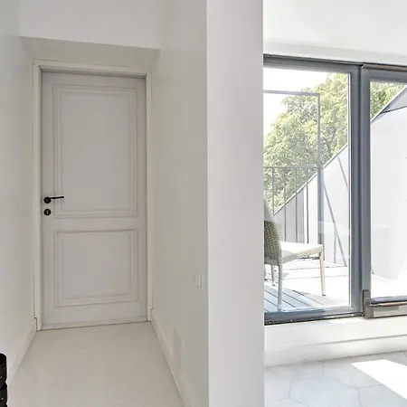 White Door Mansard Heart Of 2 דירה *