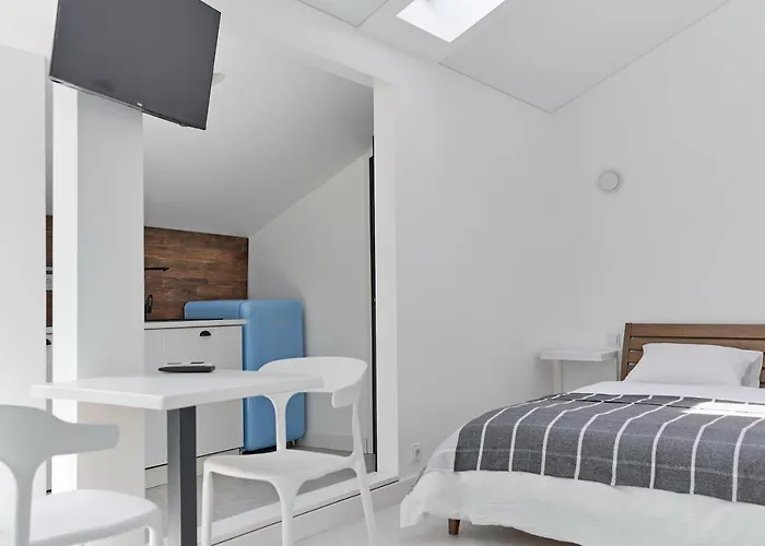 White Door Mansard Heart Of 2 Lägenhet Odessa