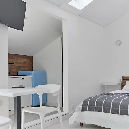 White Door Mansard Heart Of 2 Appartamento Odessa